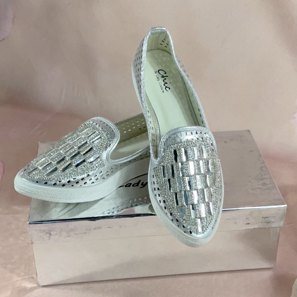CHIC - *NIB* SILVER SPARKLE EMBELLISHED Slip on Shoes.  Size 36 EU… = Size 6 US.